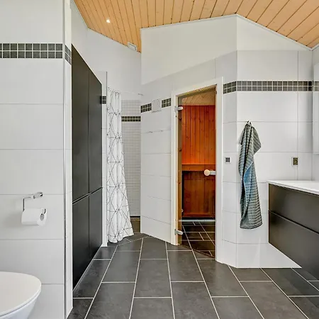 4 Bedroom Amazing Home In Rudkobing *