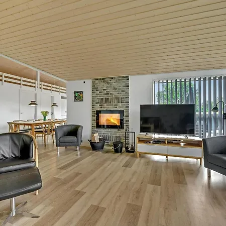 Four-bedroom In Rudkobing * Spodsbjerg